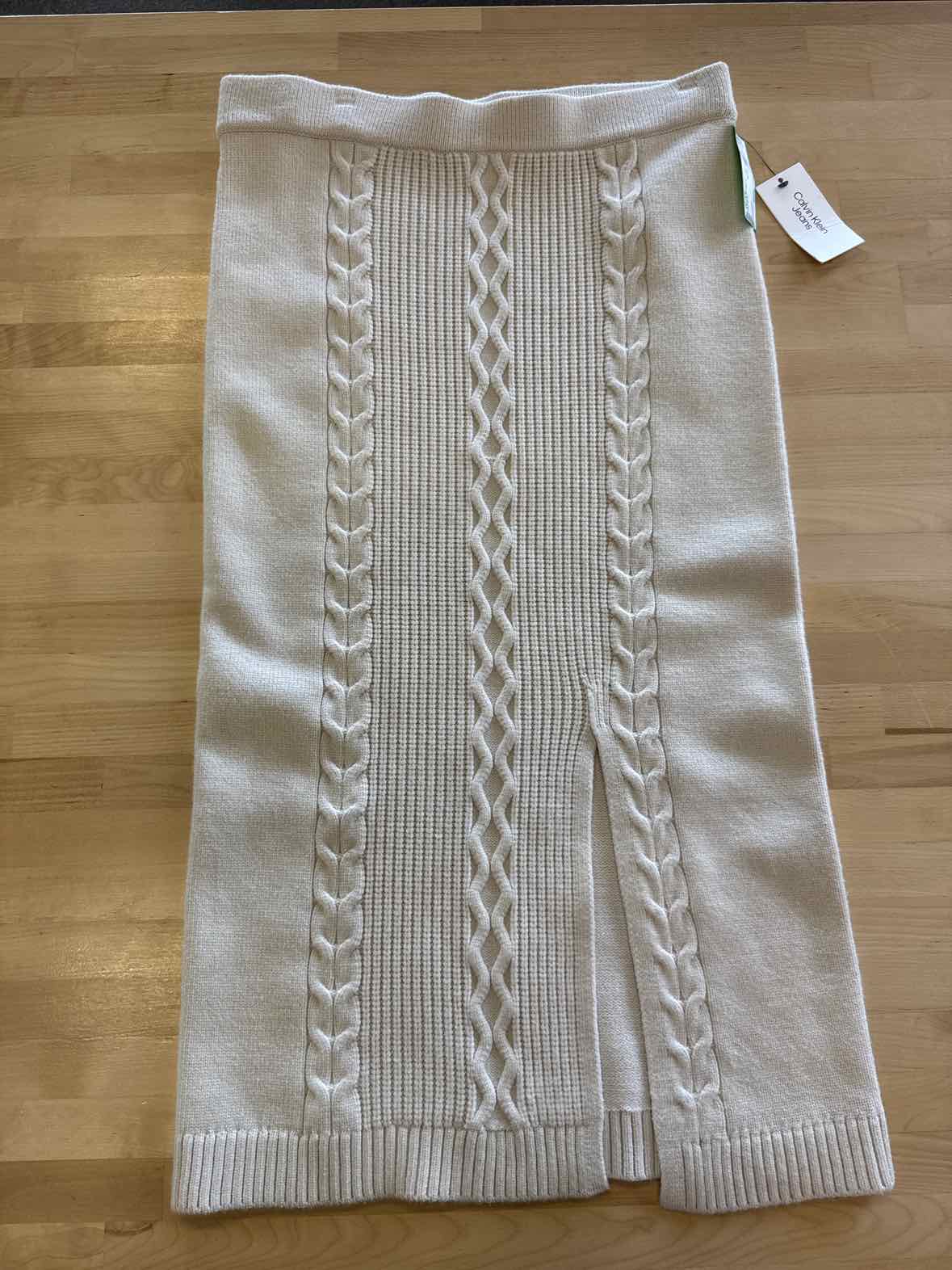 Calvin Klein Size M Beige Knit Skirt
