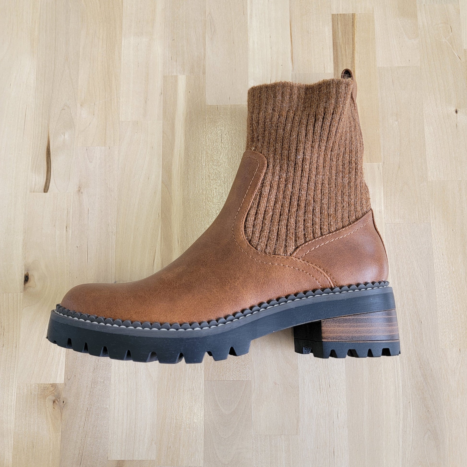 Universal Thread Shoe Size 7.5 Tan Boots