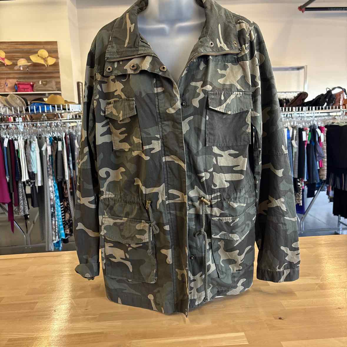 Active USA Size L Green Camoflage Jacket - Outdoor