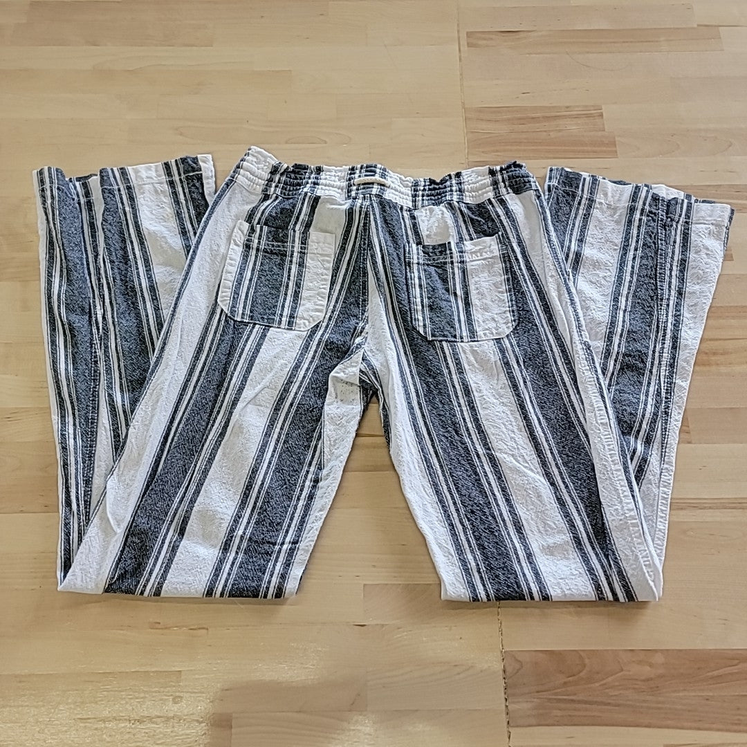 Cali 1850 Size M Gray & White 2 pc sets