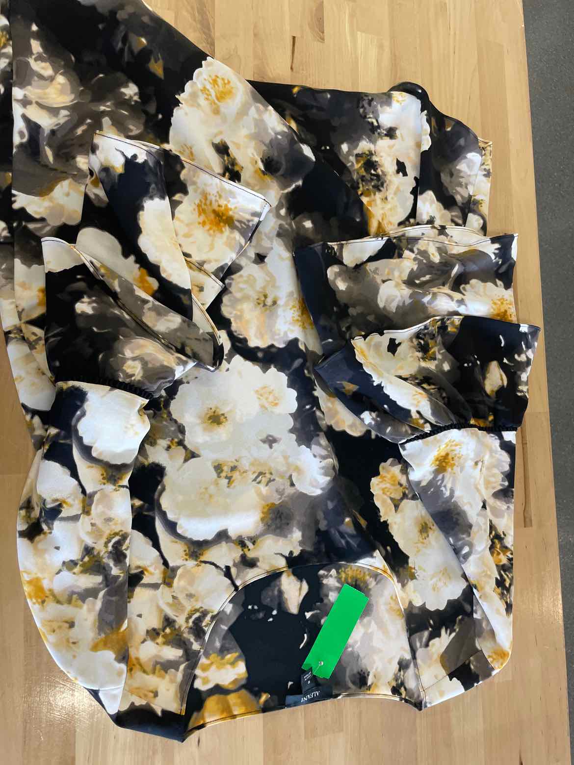 Alfani Size M Black/Yellow Blouse