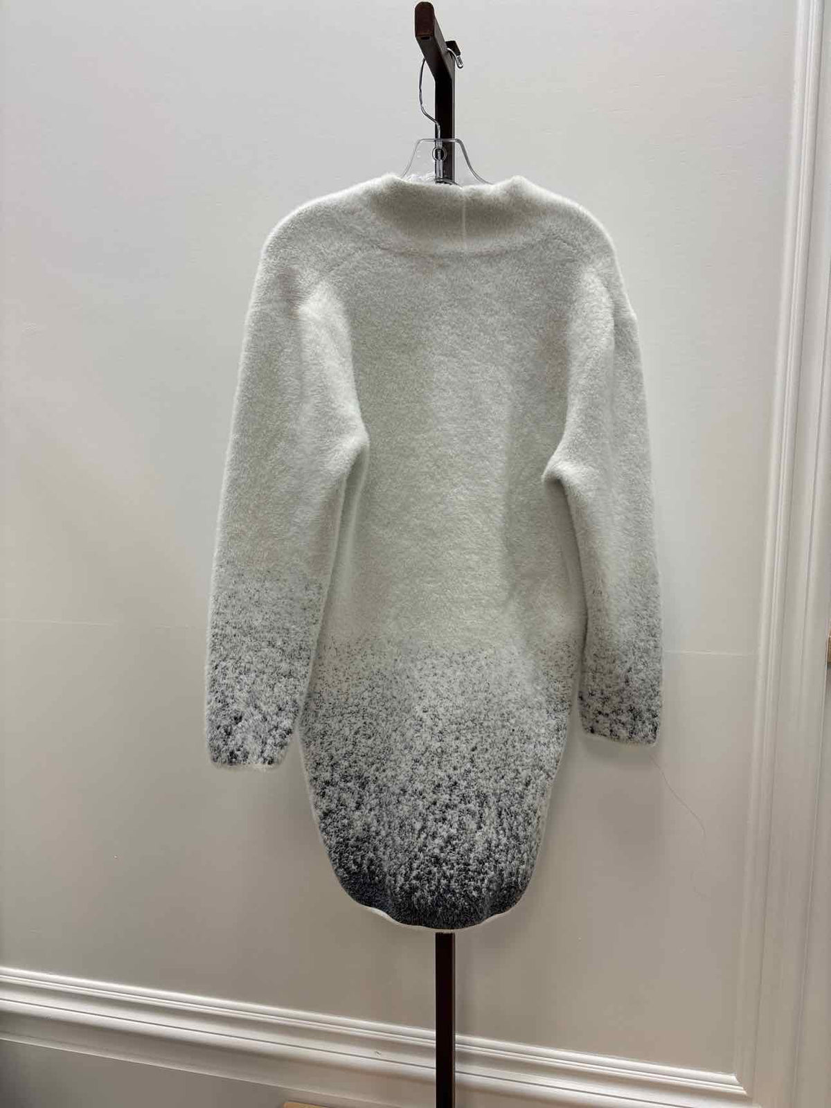 Venario Size L White & Gray Preloved Cardigan