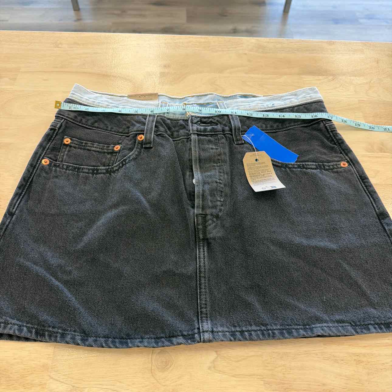 Levi's Size 30 Black New Skirt