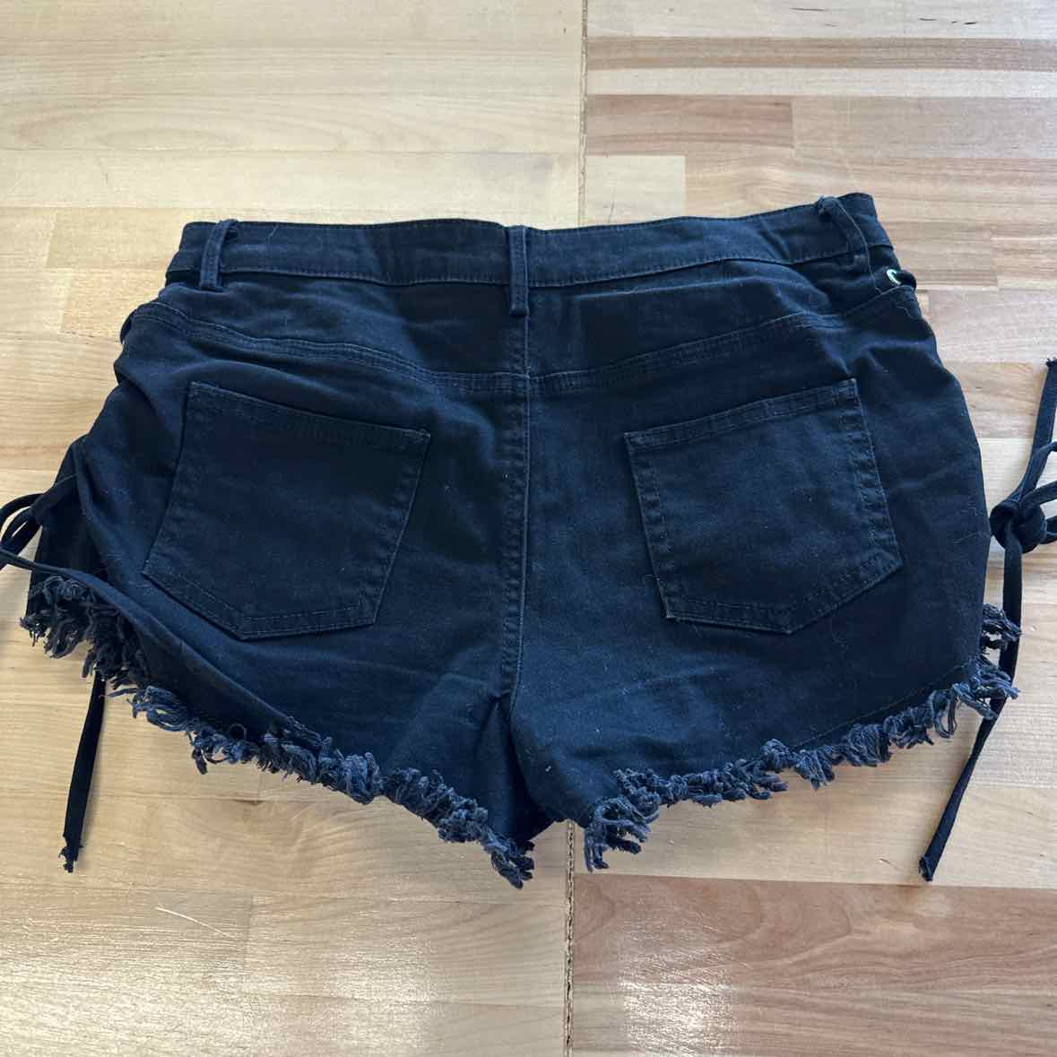 Windsor Size S Black Shorts