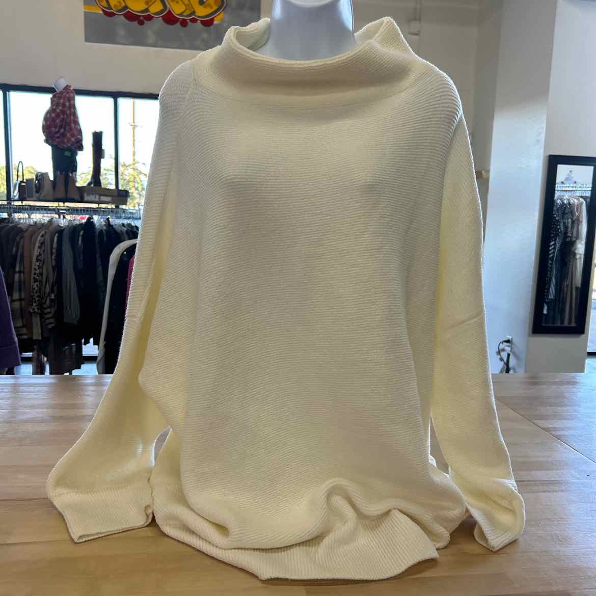 VICI Size XL White Knit Sweater