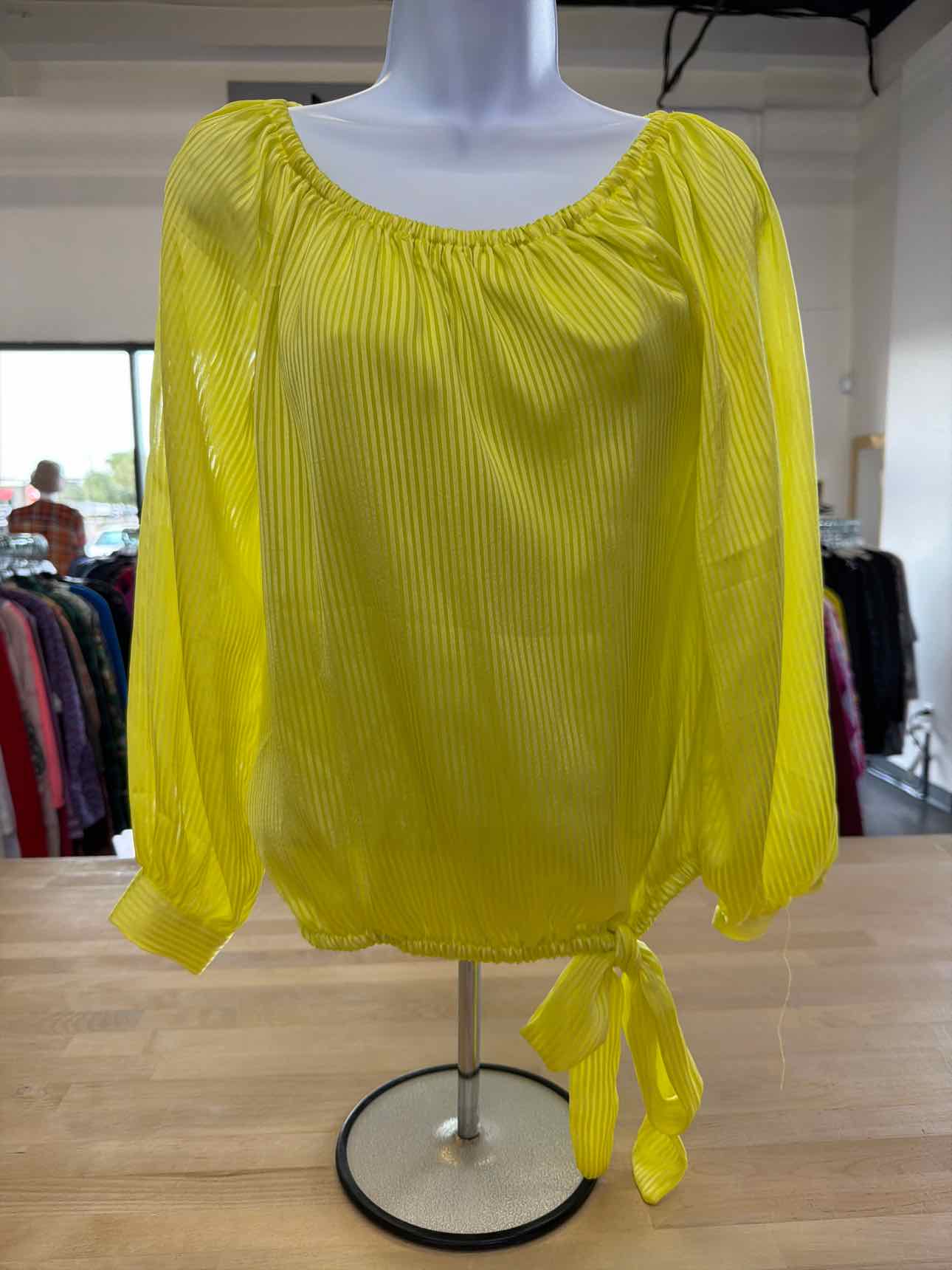 Vince Camuto Size XS Yellow New Blouse SS