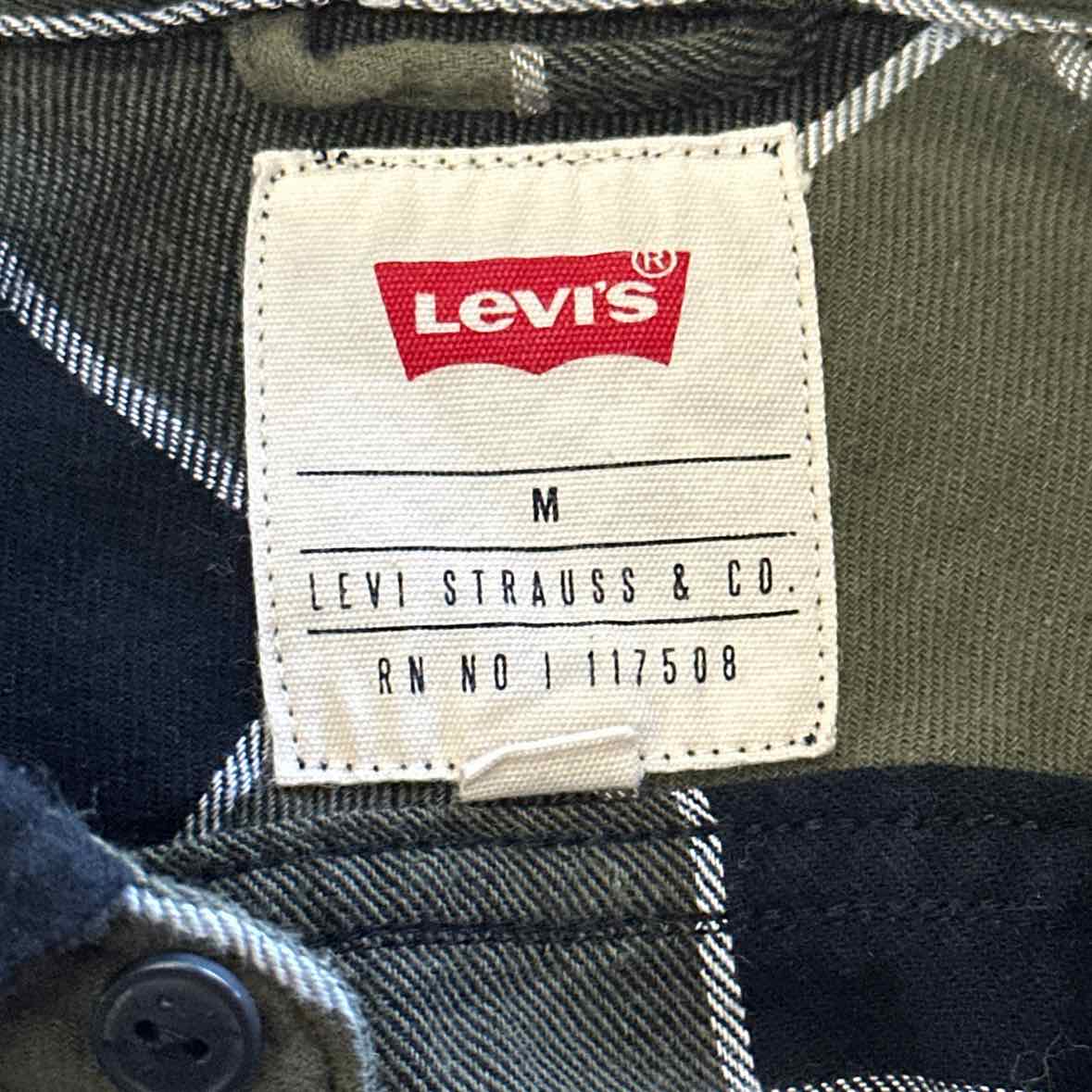 Levi's Size M Green MENS Button Down Shirt