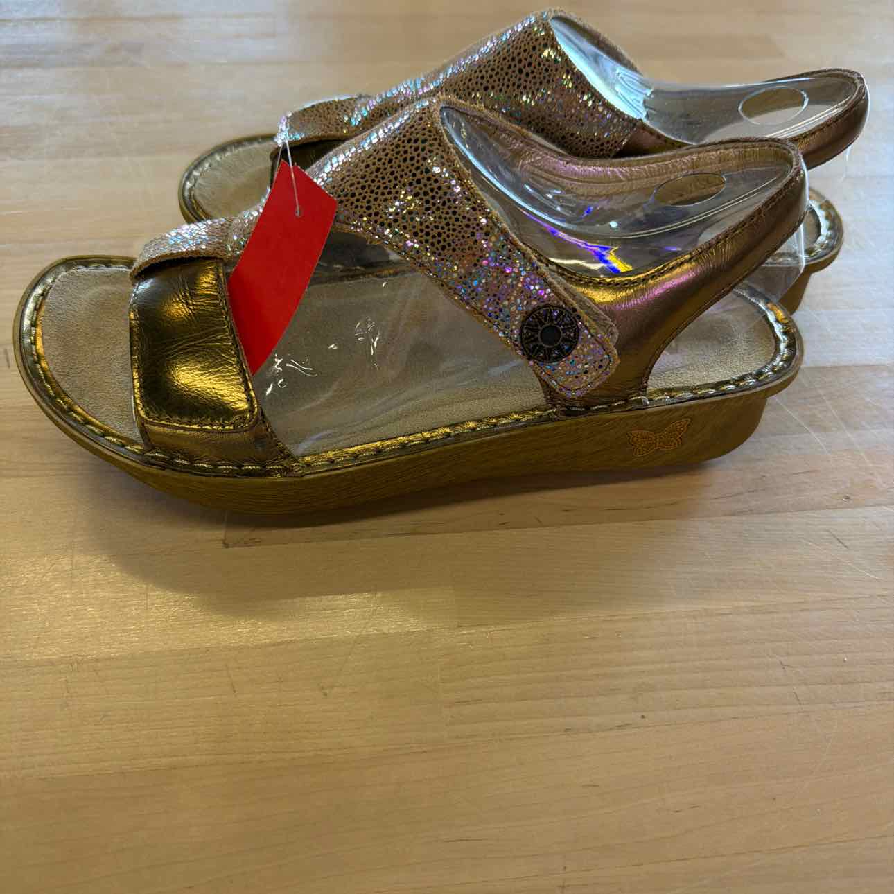 Alegria Size 9.5 Gold Leather New Sandals