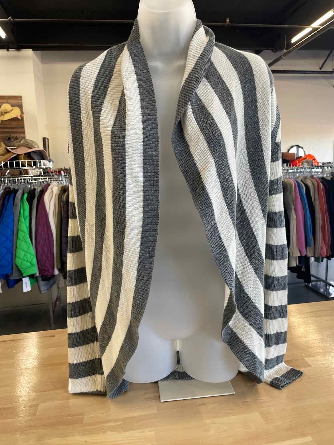 Express Size XS Gray Sweater