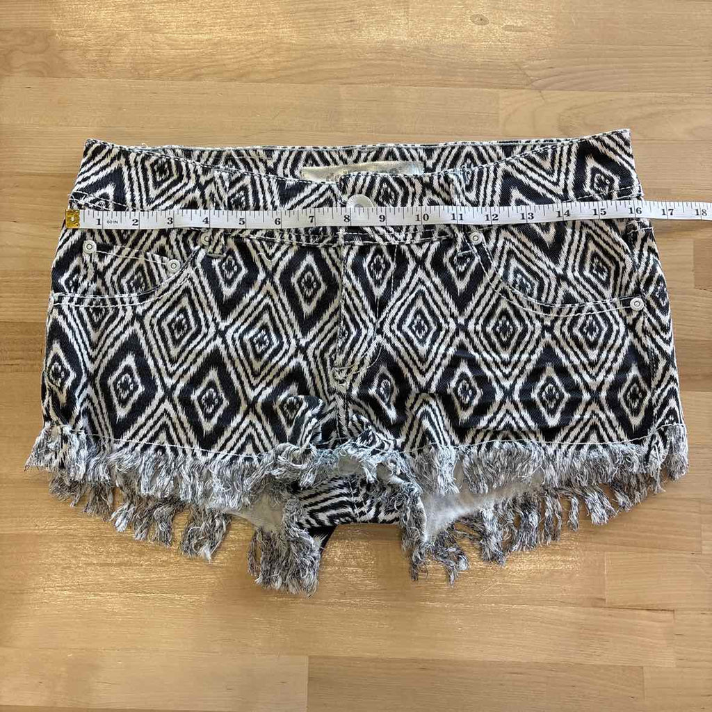 dollhouse Size 7 Black/White Shorts