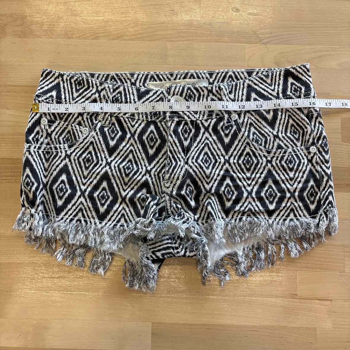 dollhouse Size 7 Black/White Shorts