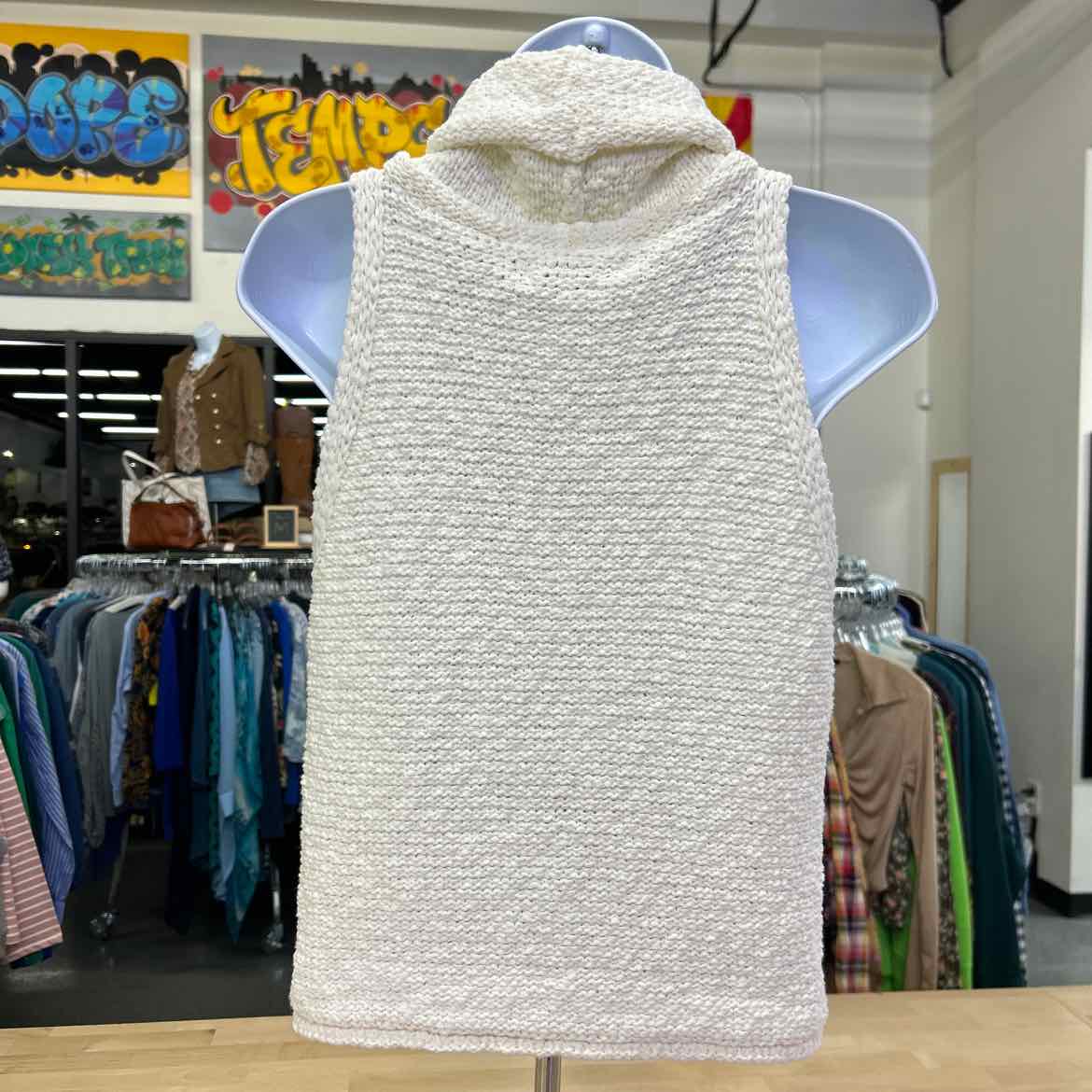 Life Style Size M White Knit Preloved Sleeveless