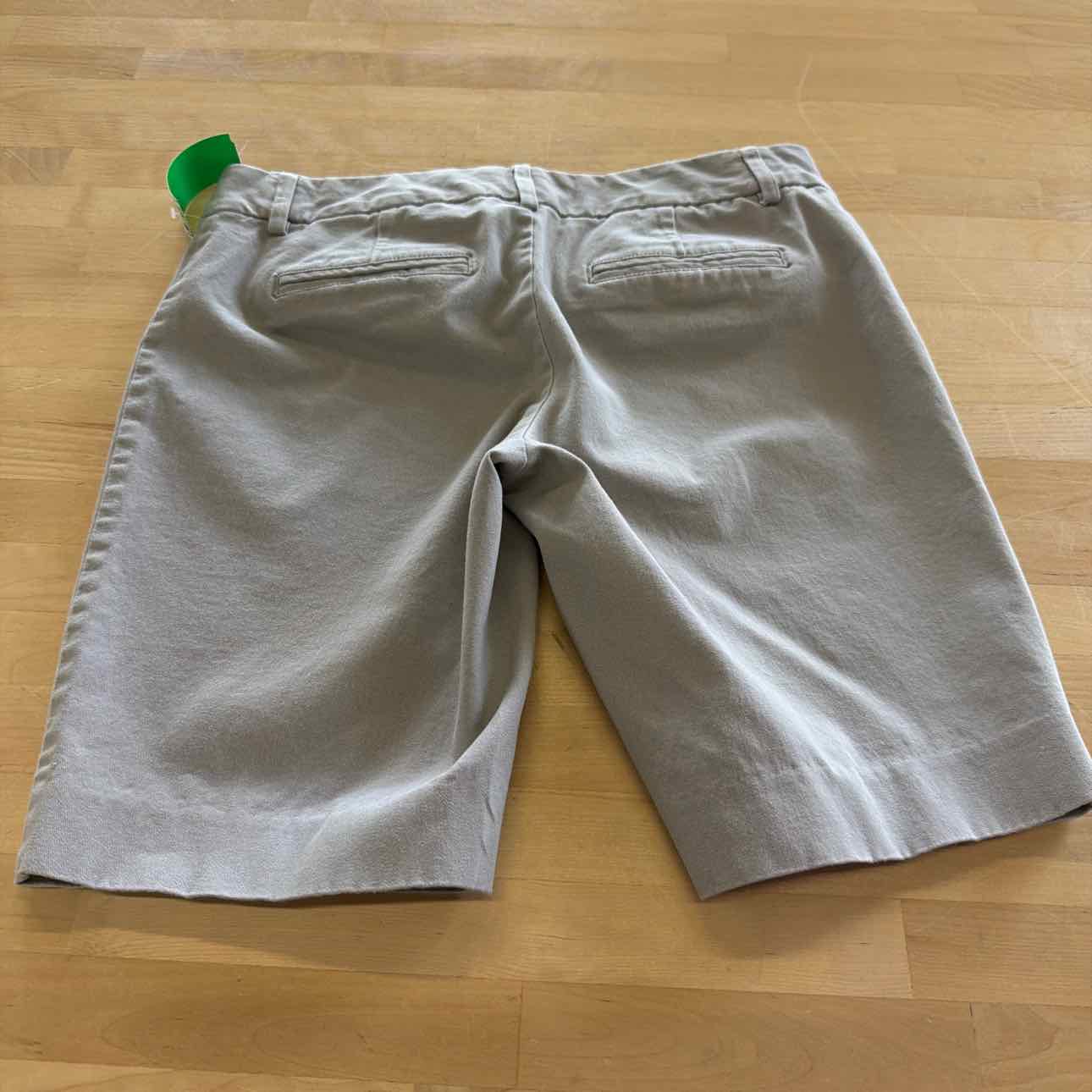 INC Women Size 2P Gray Preloved Shorts