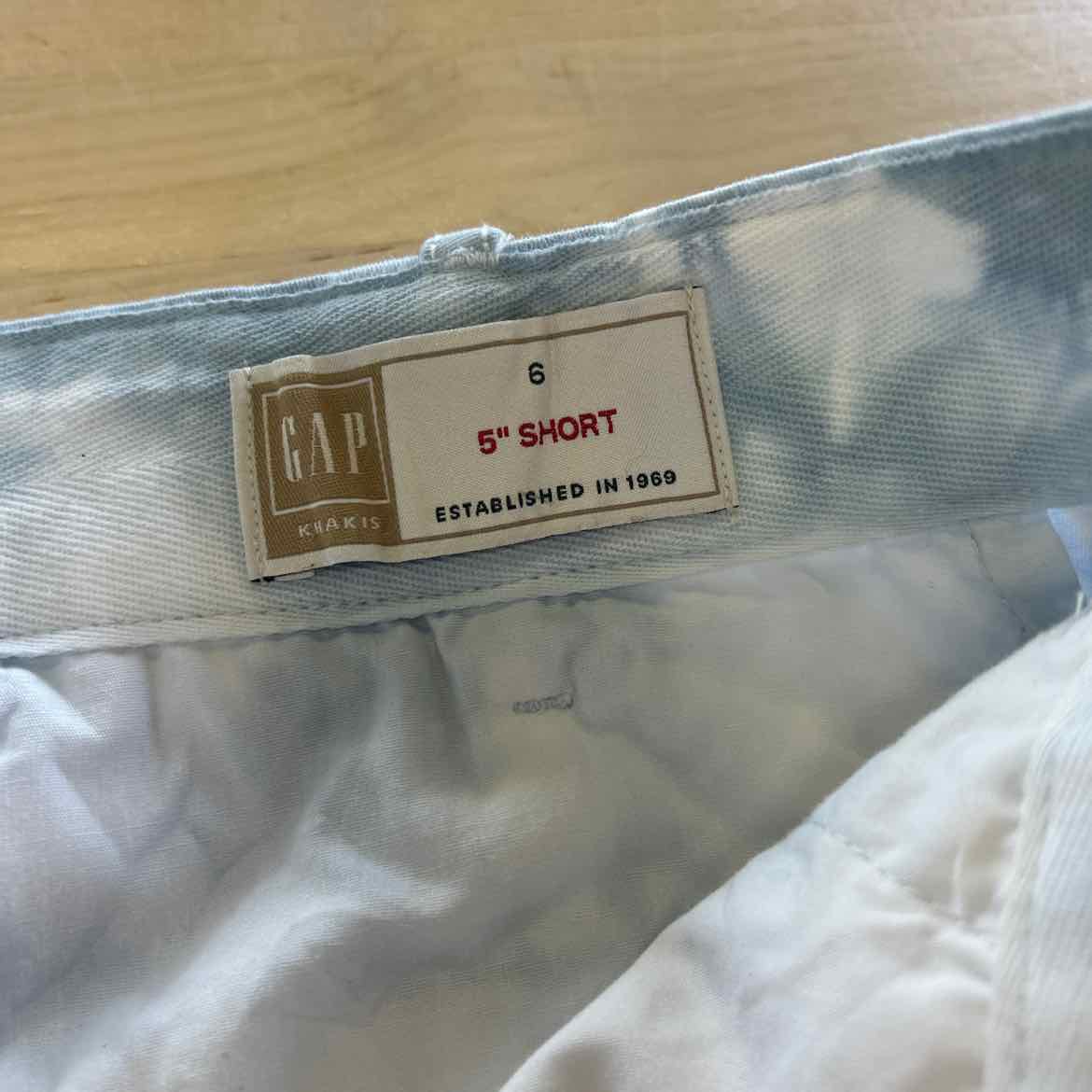 Gap Women Size 6 Blue White Preloved Shorts