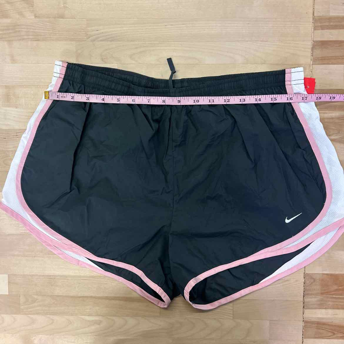 Nike Size XL Black Preloved Shorts