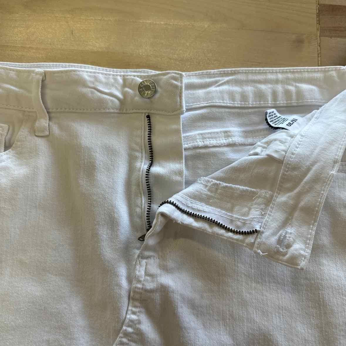 Celebrity pink Size 11 White Skirt