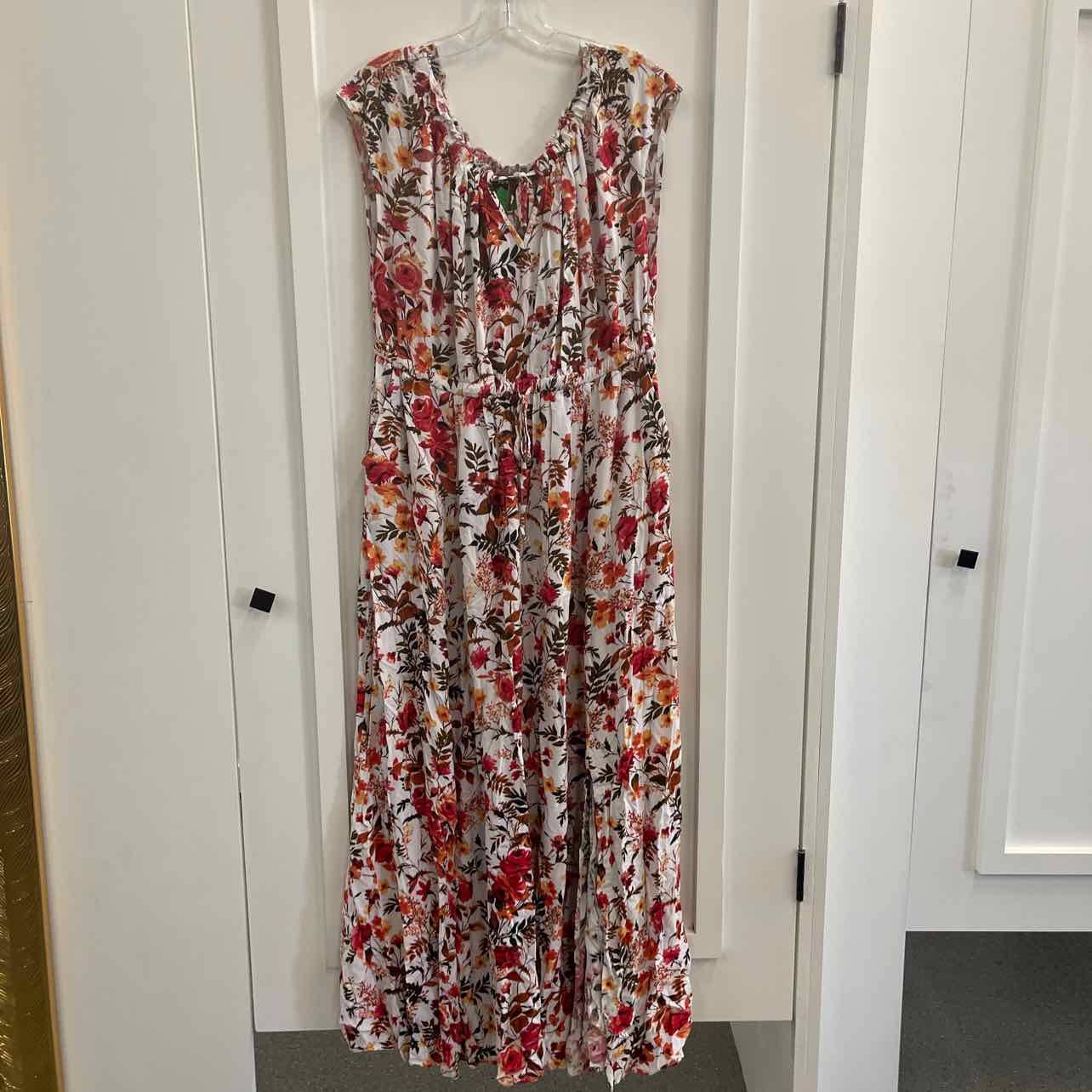 Torrid Size 1 White Red New Dress