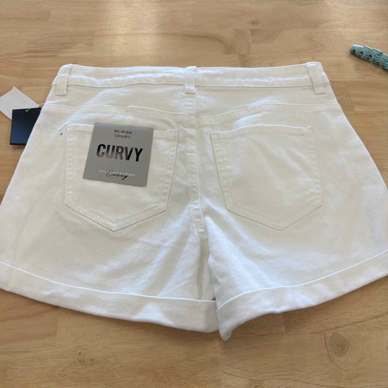 Celebrity pink Women Size 7  White New Shorts  High-Rise Curvy Denim Shorts