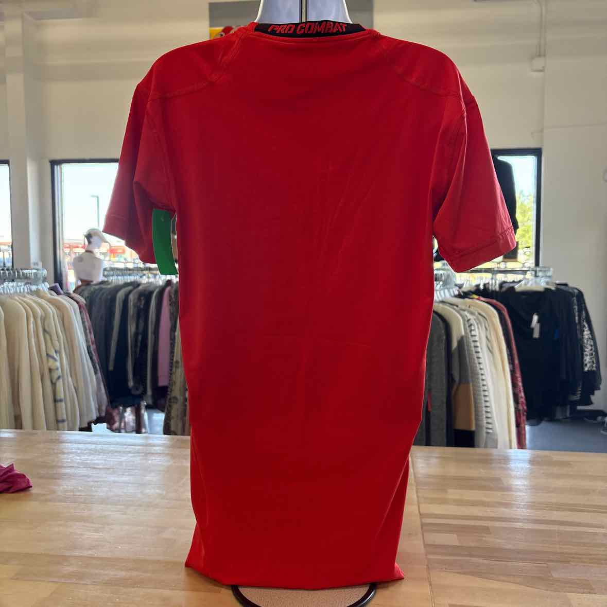 Nike Size XL Red T-shirt