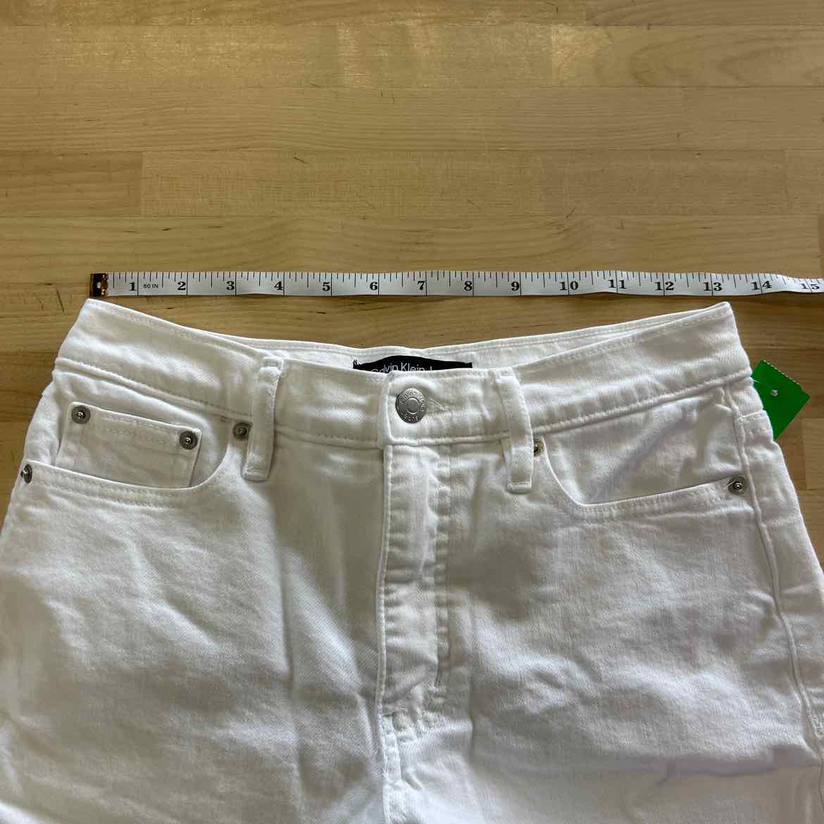 Calvin Klein Women Size 4 White Preloved Shorts