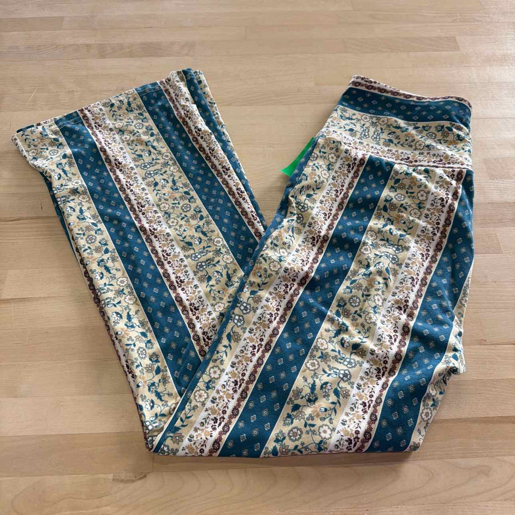 Shosho Size XL Tan & green Preloved Lounge