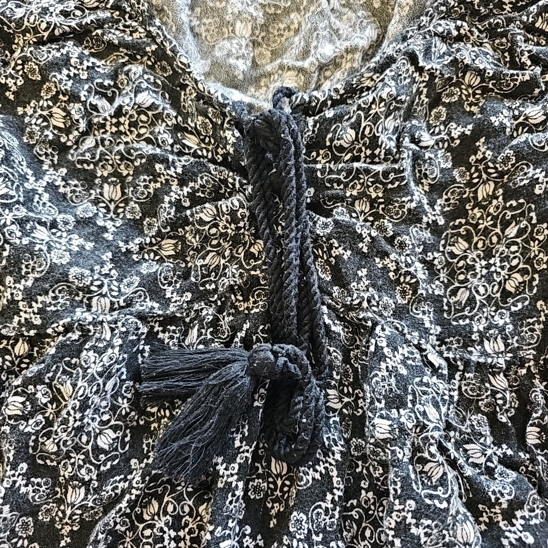 American Eagle Size M BLACK & WHITE Blouse
