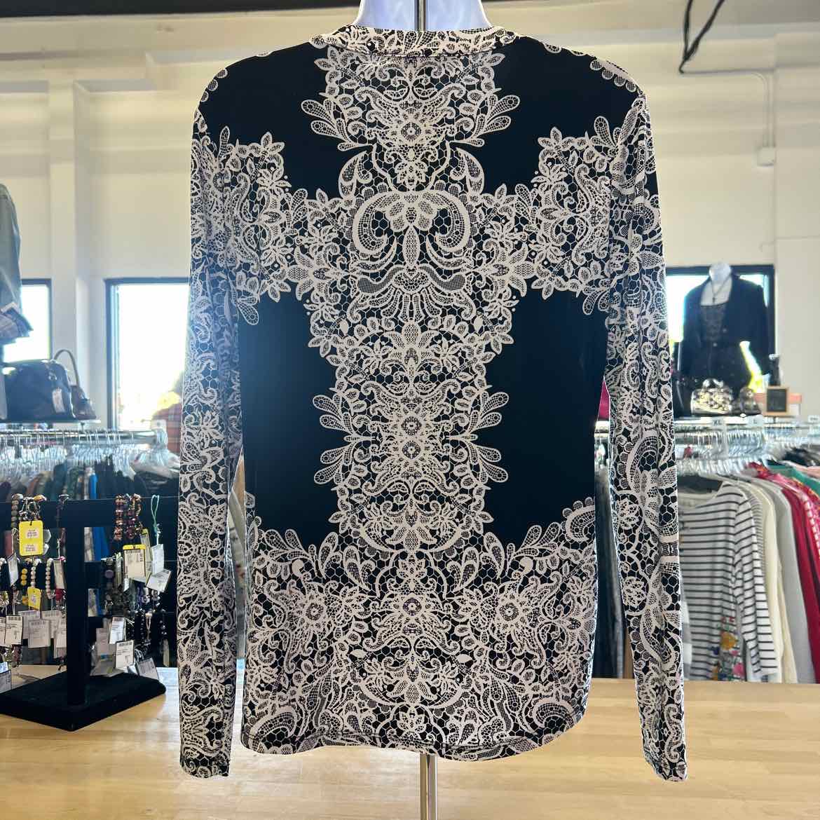 INC Size PM BLACK & WHITE Long Sleeve