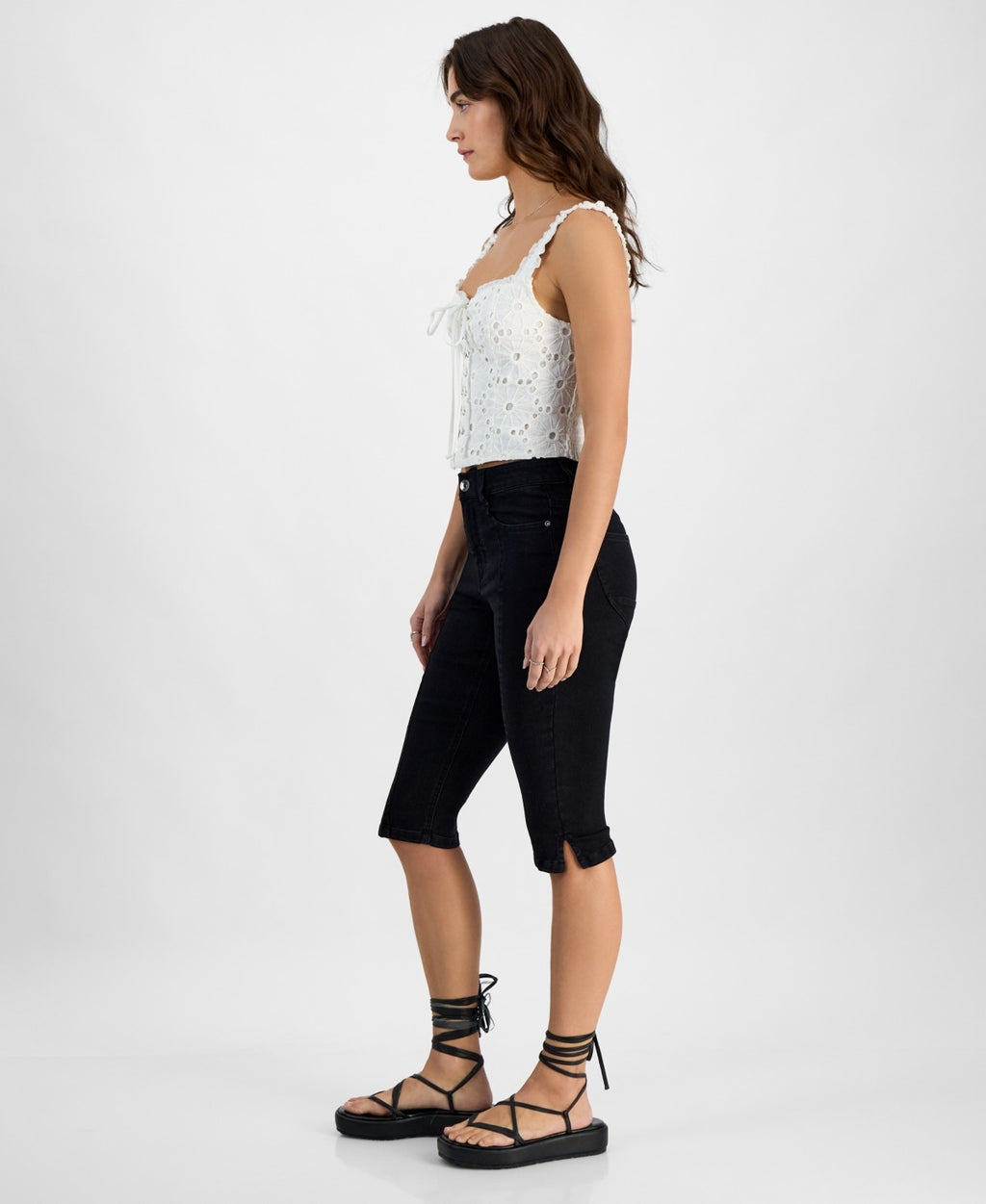 Dollhouse Juniors' Seam Front High-Rise Capri Jeans - Pure Black