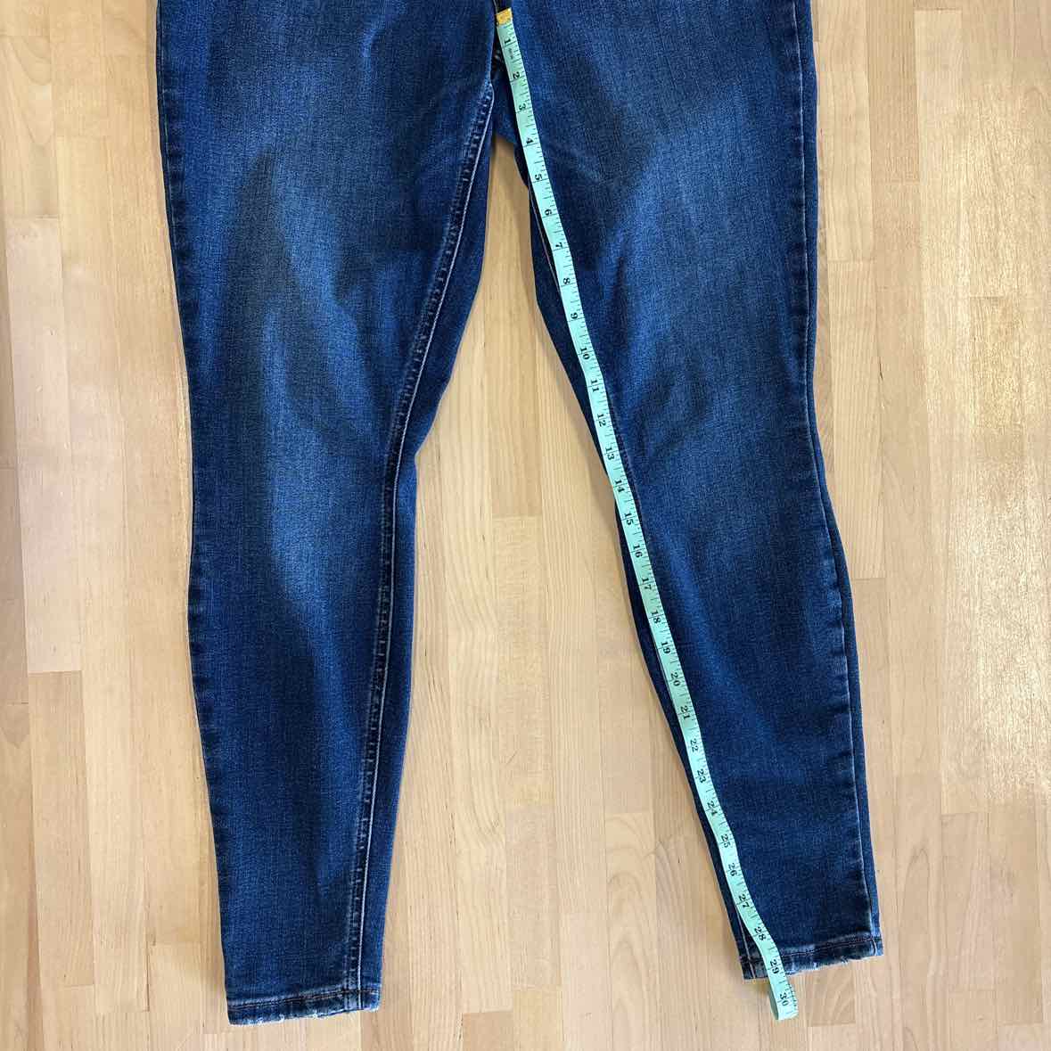 Maurices Size M Blue Jeans