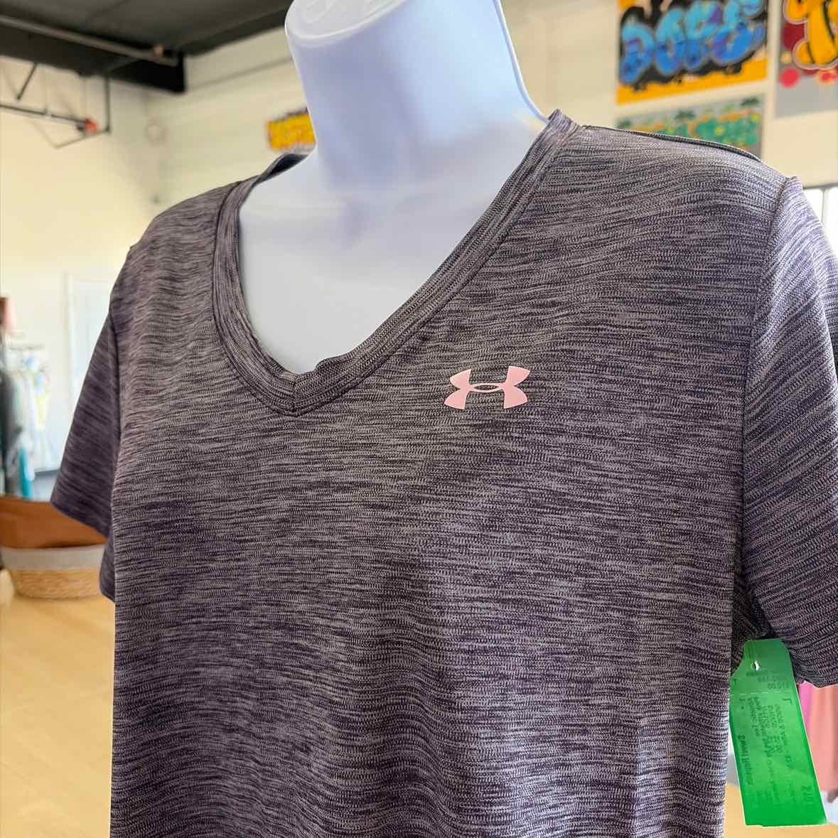 Under Armour Size L Pink Preloved Athletic Tee