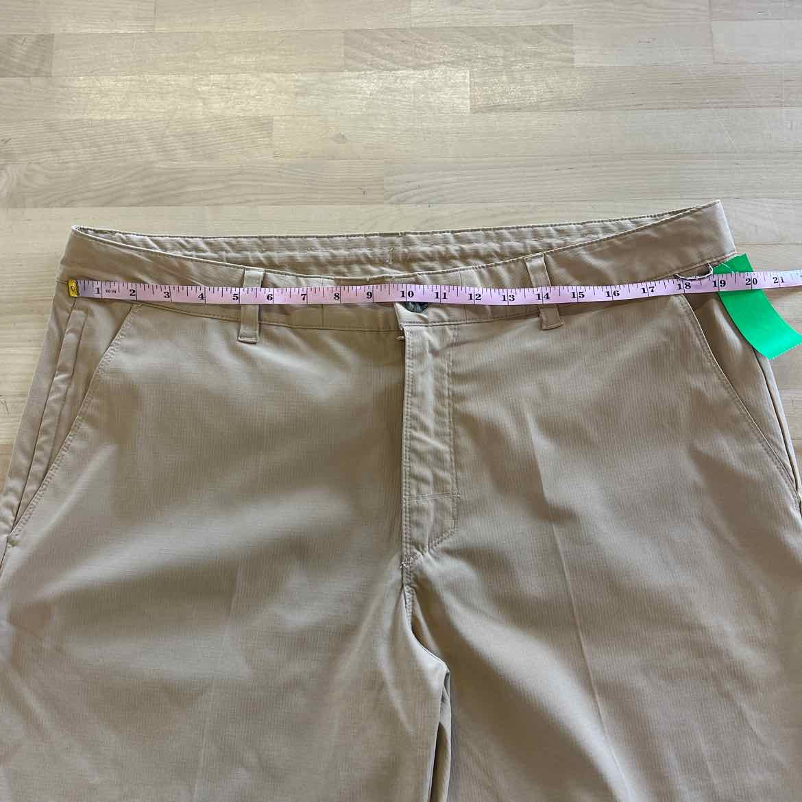 Columbia Men's Size 38 Tan MENS Shorts