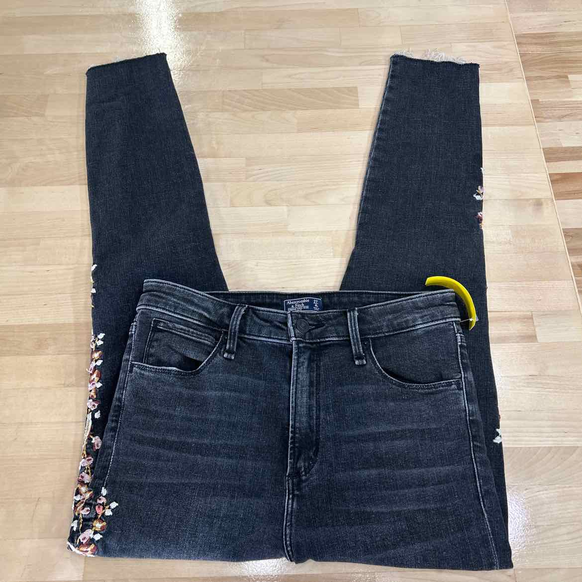 Abercrombie Size 4 Gray Preloved Jeans