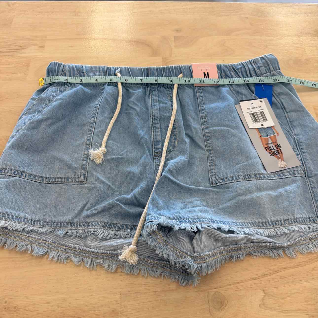 Celebrity pink Women Size M Blue New Shorts