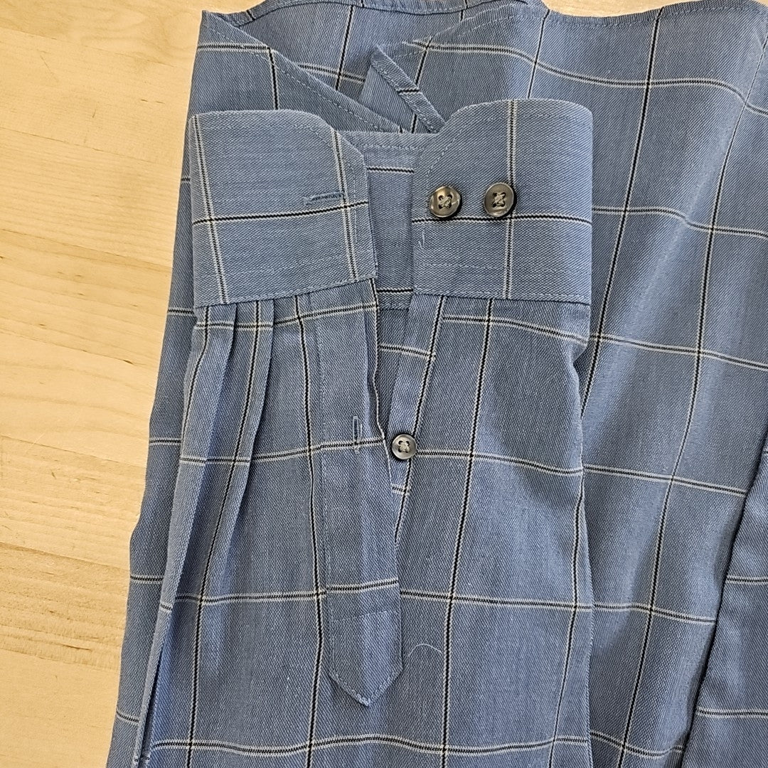 VanHeusen Size XL Blue Used MENS Button Down Shirt