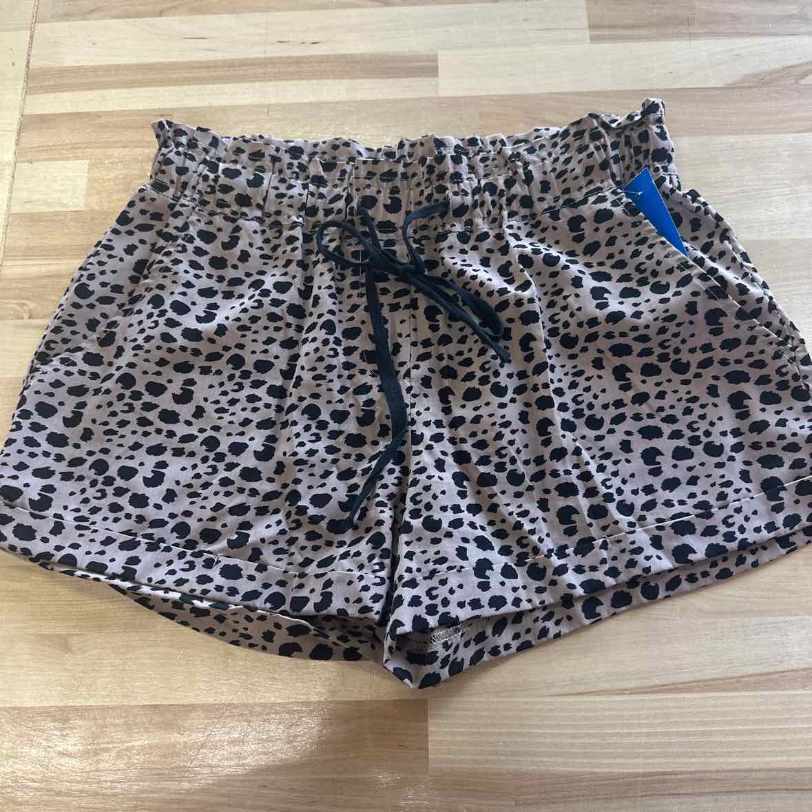 Free Bird Size M Tan Shorts