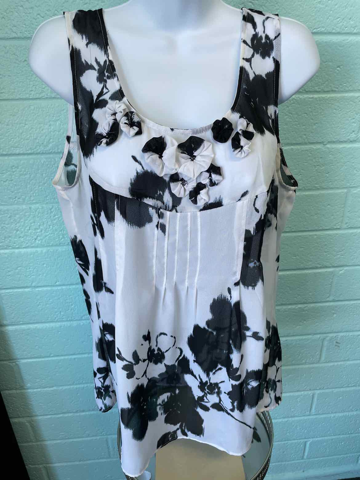 Sunny Leigh Size L White & Black Sleeveless
