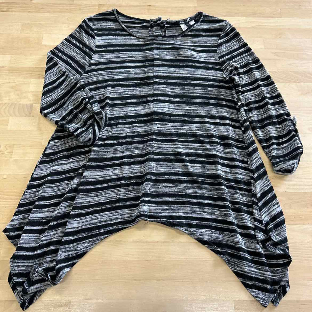 BCBG Size M Gray/Black Long Sleeve