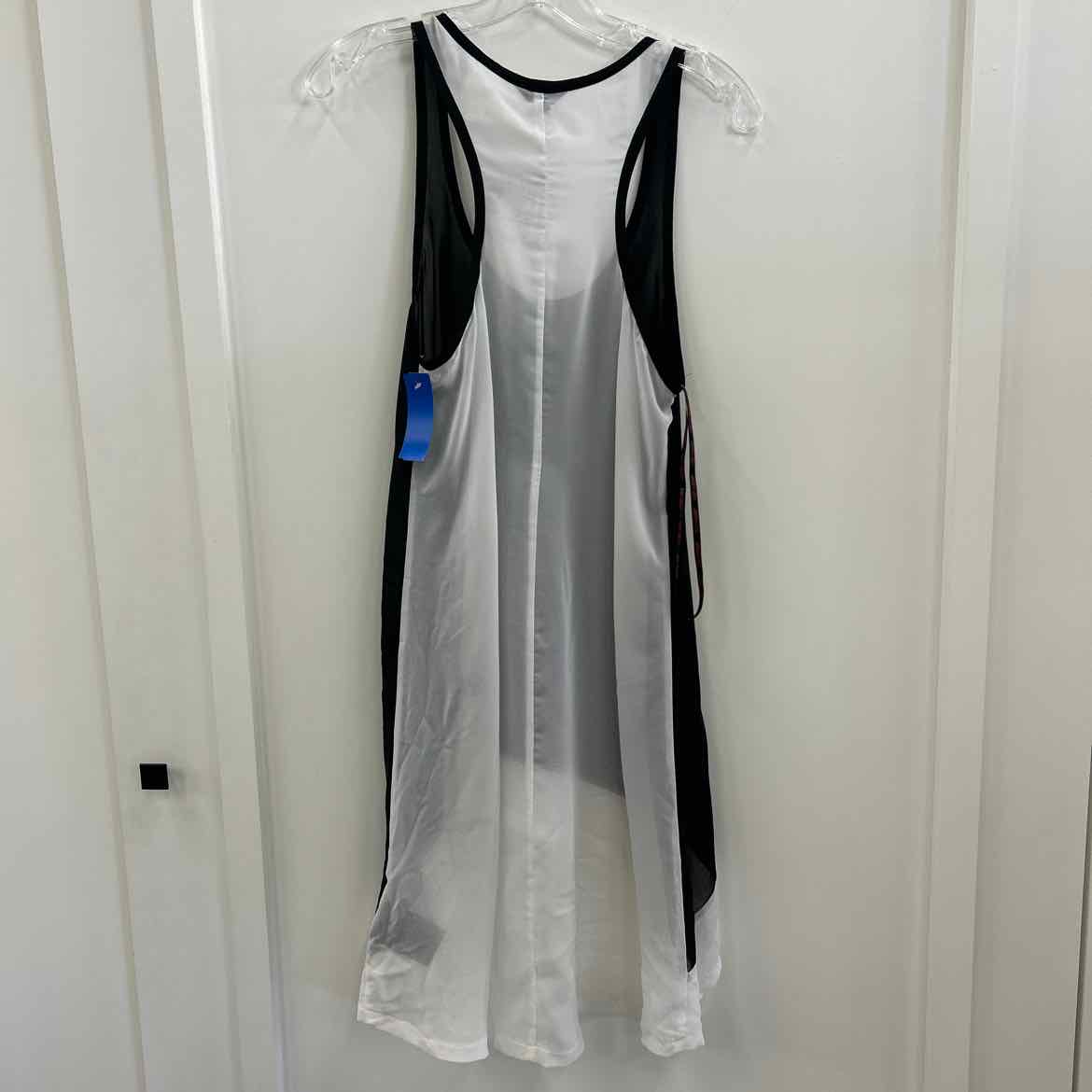 Guess Size M Black/White Tunic