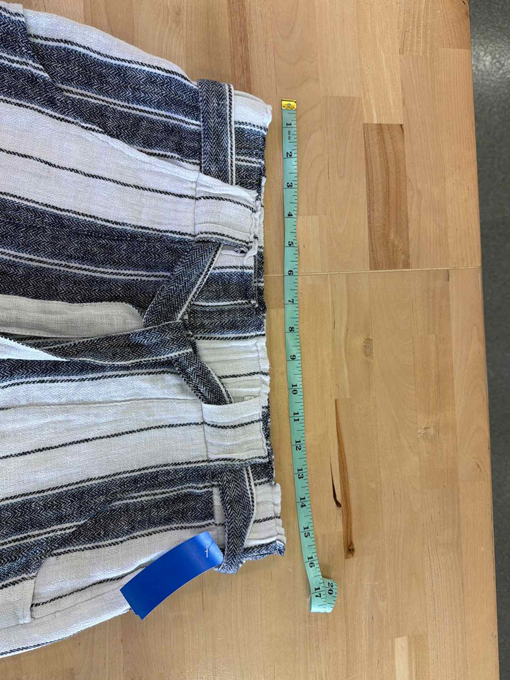 Indigo Rein Women Size L Blue/White Preloved Shorts