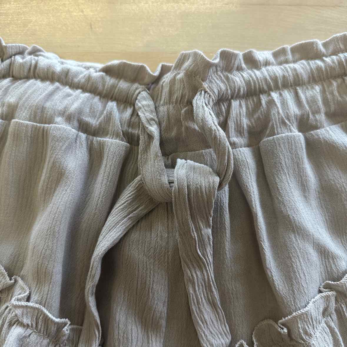 Sincerely Jules Size M Tan Shorts