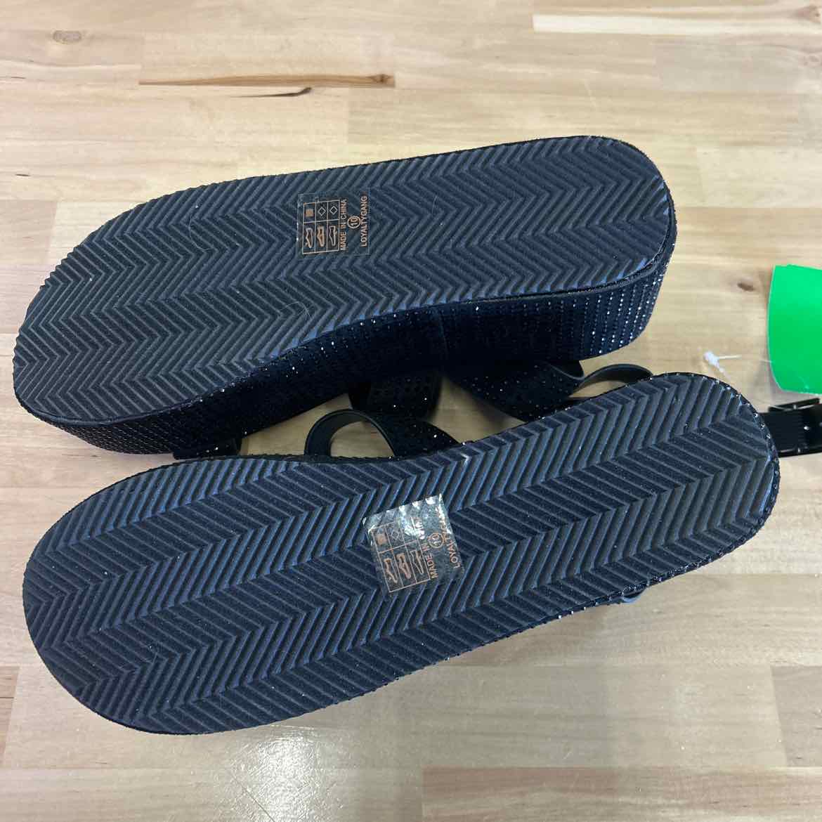 Azarayah Size 10 Black Rhinestone Preloved Sandals