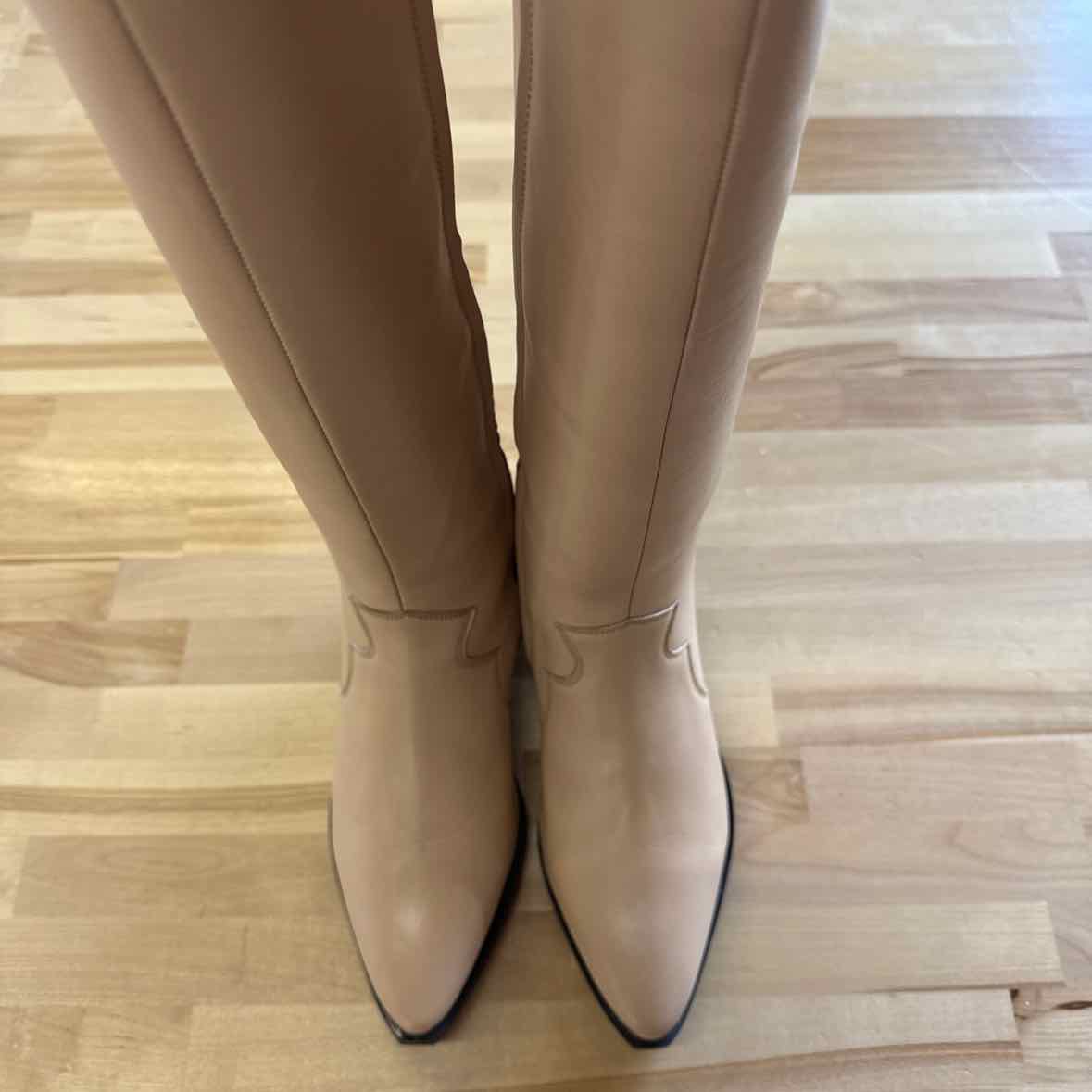 Journee Signature Womens Genuine Leather Pryse Almond Toe Pull on Knee High Boot