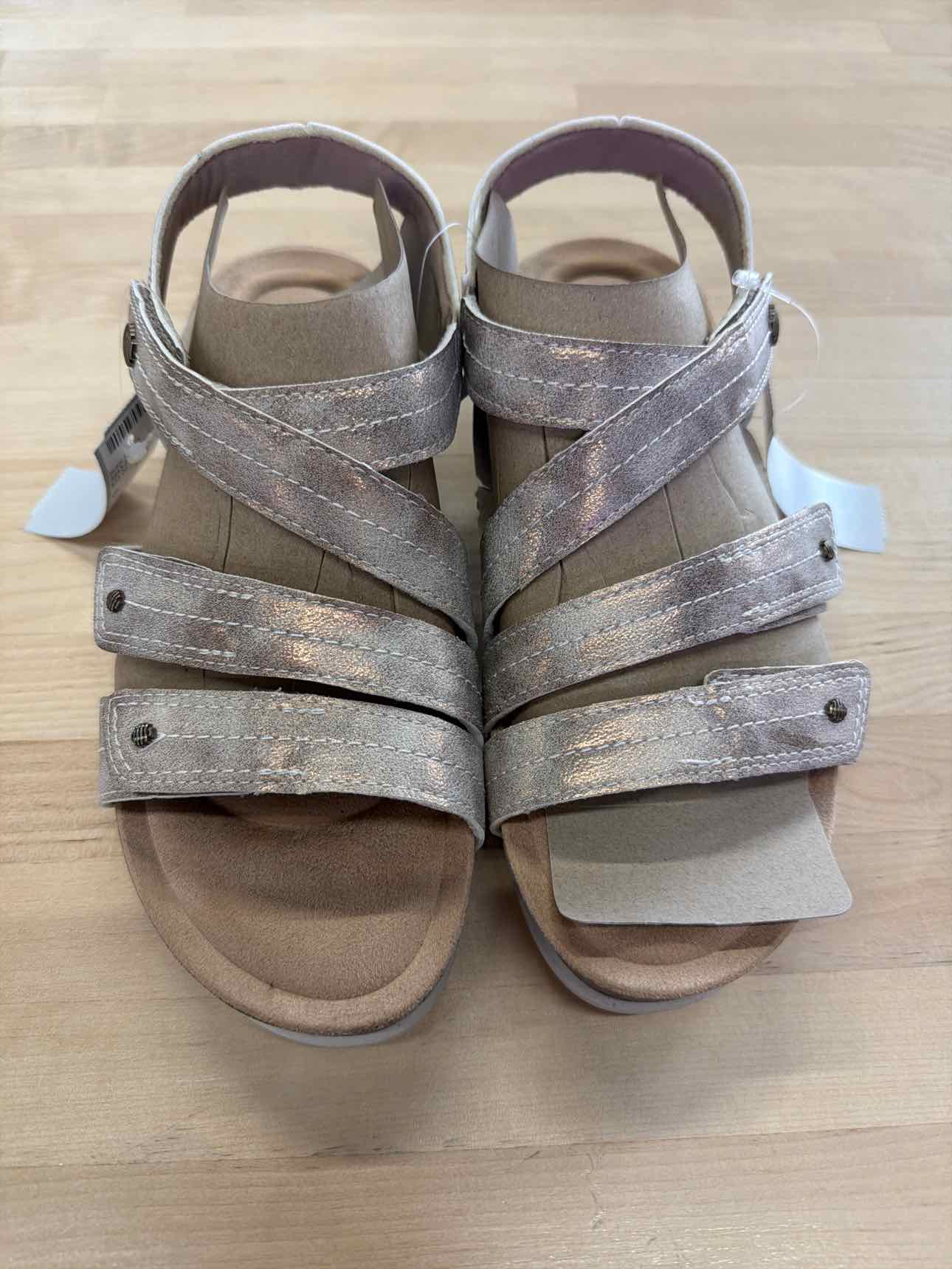 Clarks Size 7.5 Bronze New Sandals