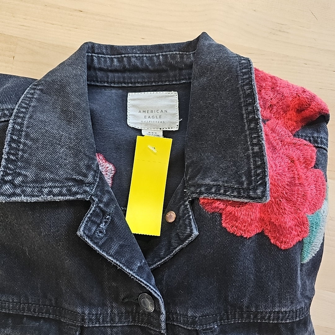 American Eagle Size M Red & Black Denim Jacket with Embroidered Flowers