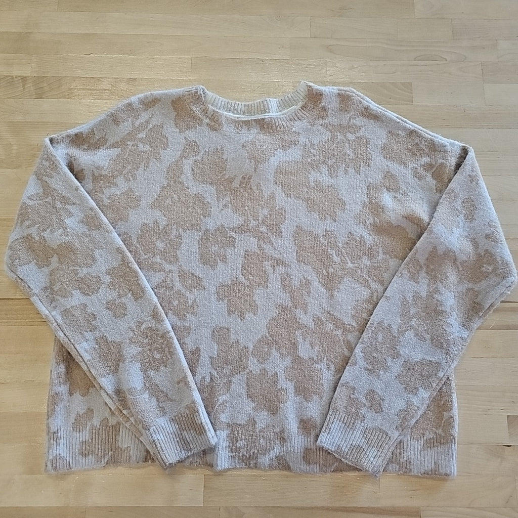 CeCe Size M Tan New Sweater