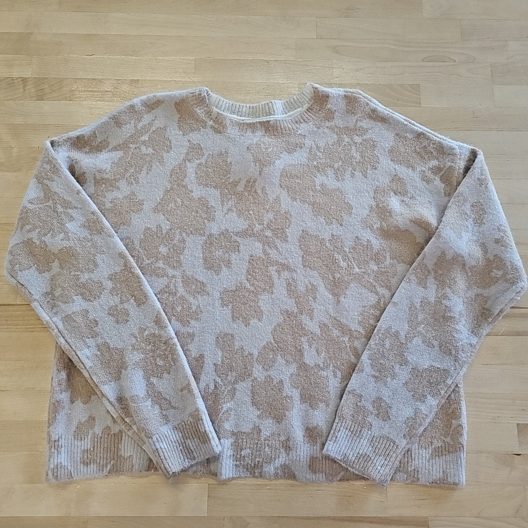 CeCe Size M Tan New Sweater
