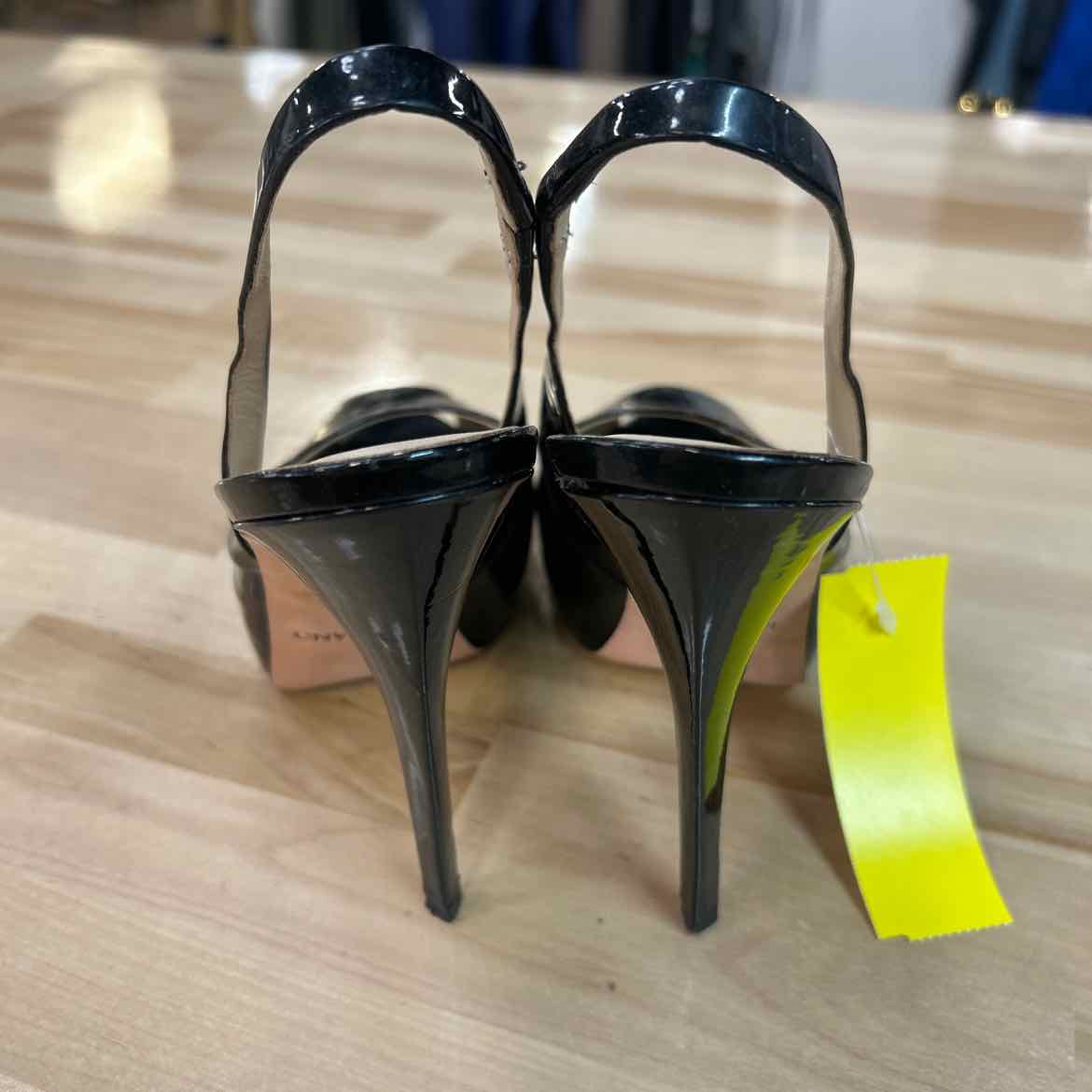 Marciano Size 7 Black Patent Preloved Heels