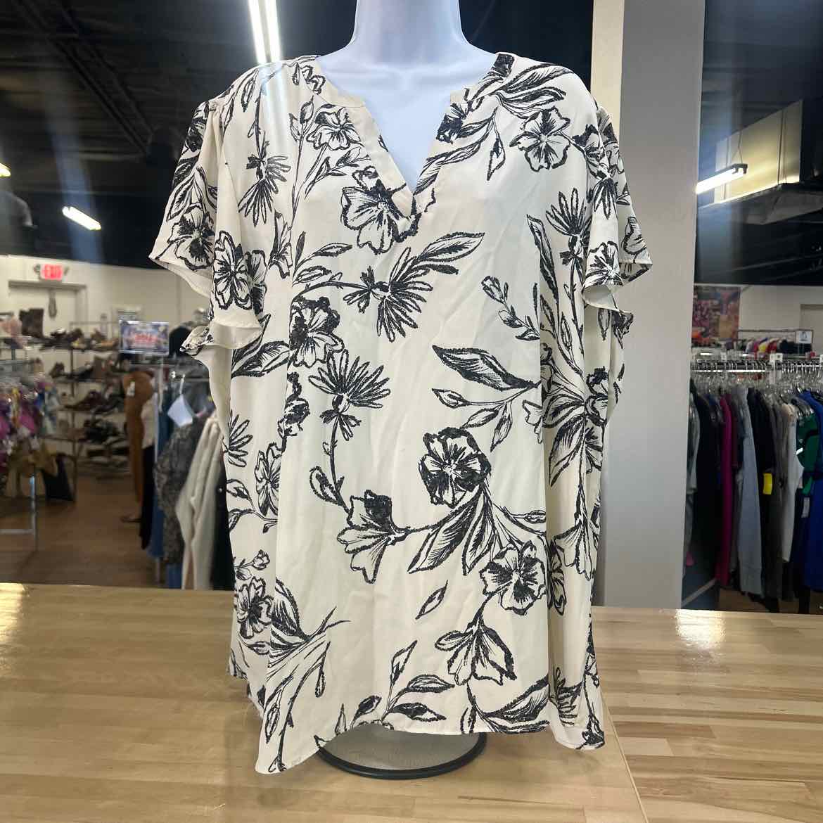 Maurices Size 2 Beige Preloved Blouse SS