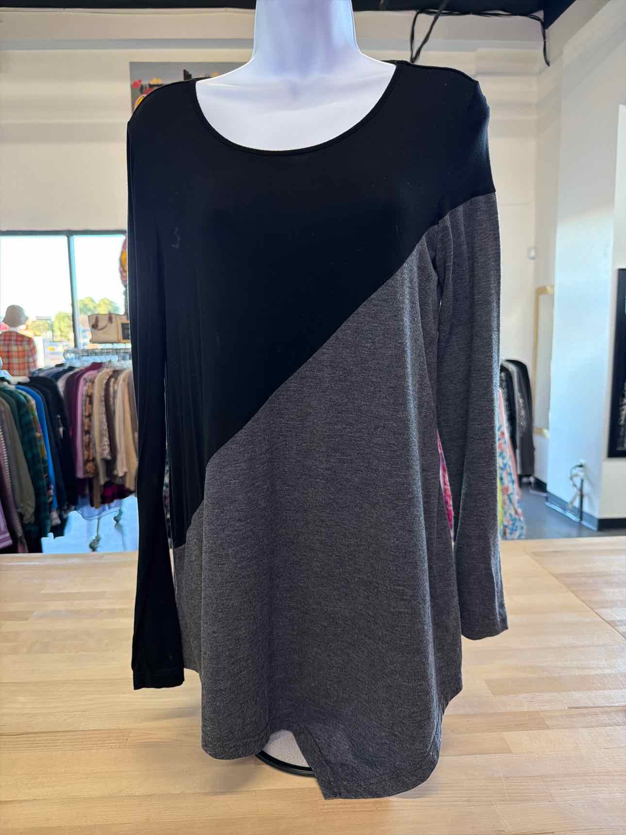 DJT Size M Black Gray Long Sleeve