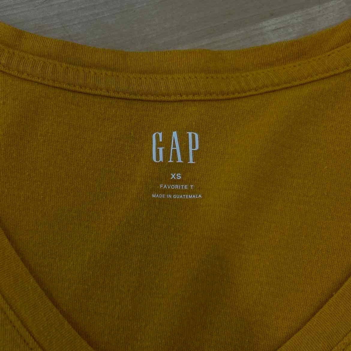 Gap Size XS Yellow T-shirt